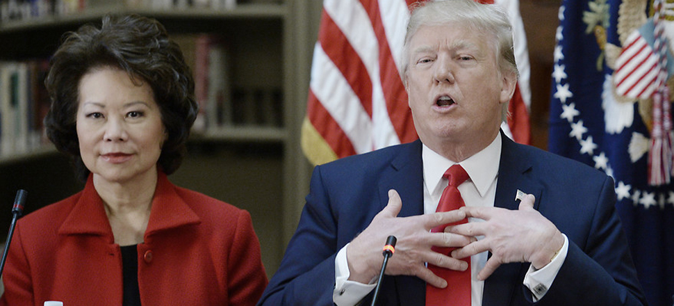 Trump kabinesinden ilk istifa geldi