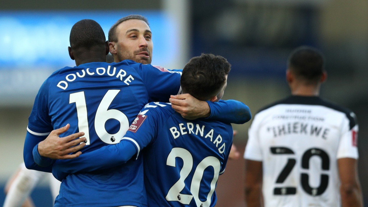 Cenk Tosun gol attı, Everton FA Cup'ta tur atladı
