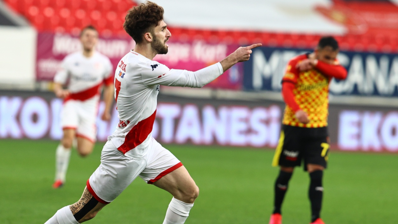 Antalyaspor ilk deplasman galibiyetini Göztepe'den aldı