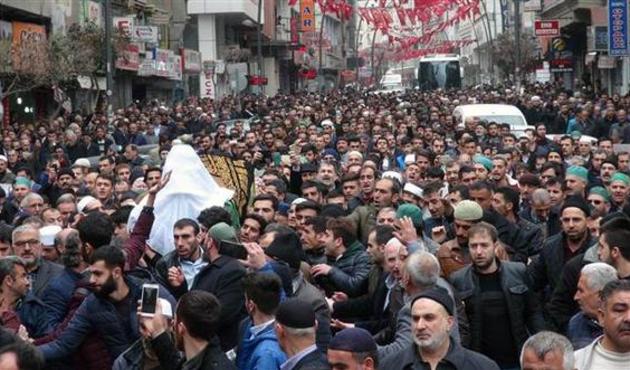 Kadiri Tarikatı şeyhinin cenazesinde izdiham yaşandı