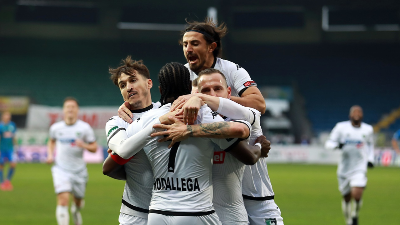 Denizlispor ile Çaykur Rizespor "1-1"lerini üzmedi!