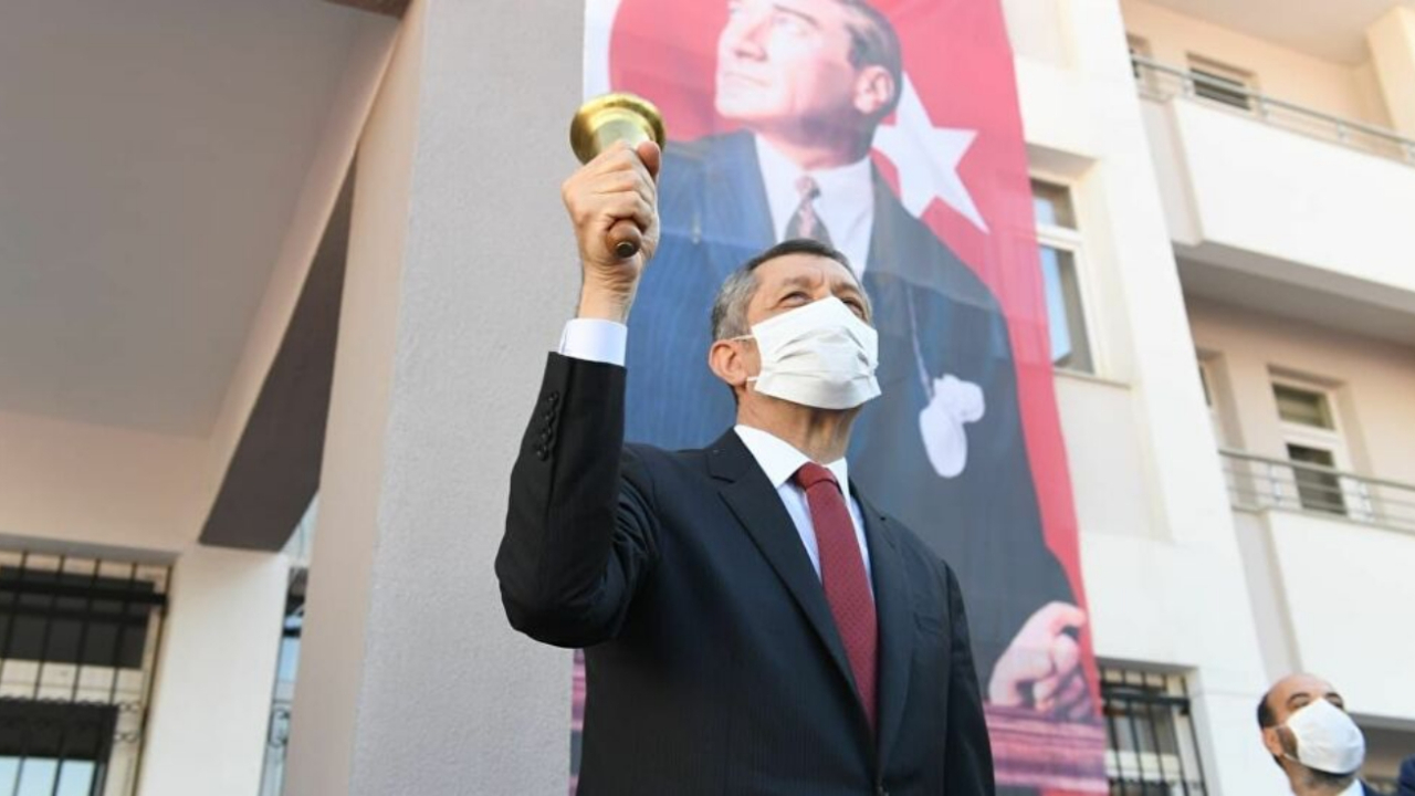 Yarın saat 10.00'da tüm okullarda yapılacak