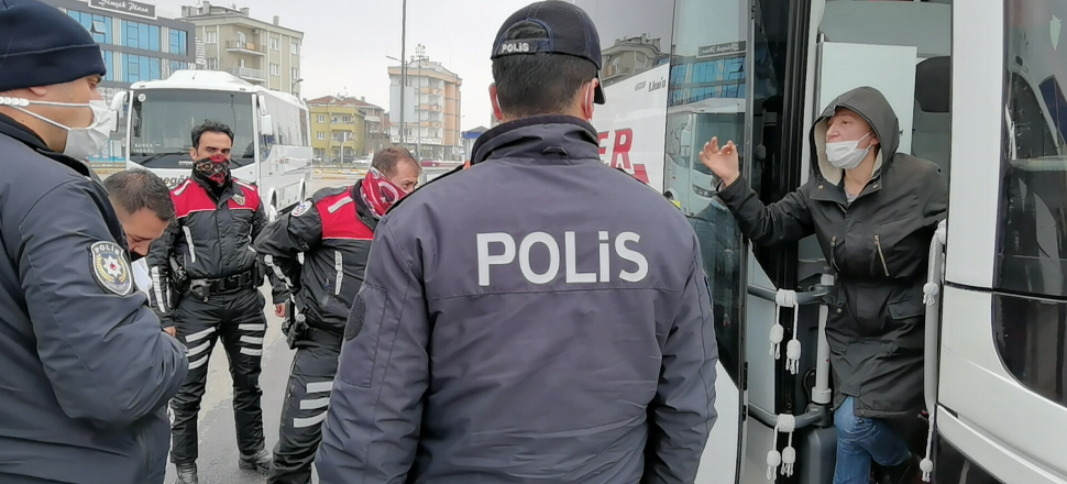 Yolculuk sırasındaki beddua otobüsü karıştırdı