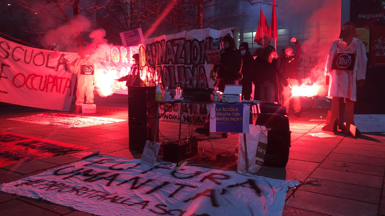 İtalya'da yüz yüze eğitim isteyen öğrenciler eylemde!