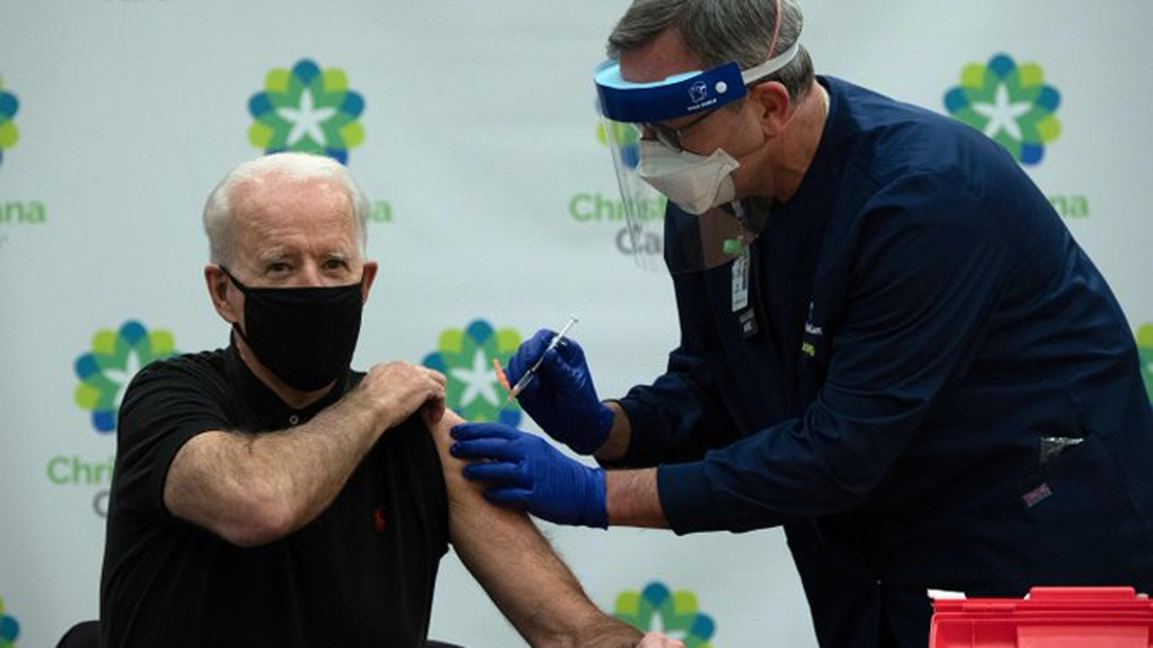 ABD'de Biden korona aşısının ikinci dozunu da yaptırdı