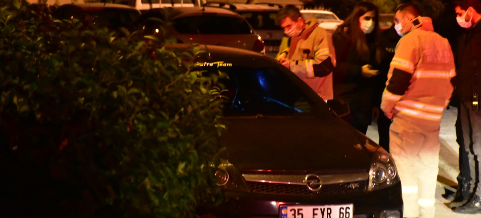 Polis otomobilin camını kırarak intiharı önledi
