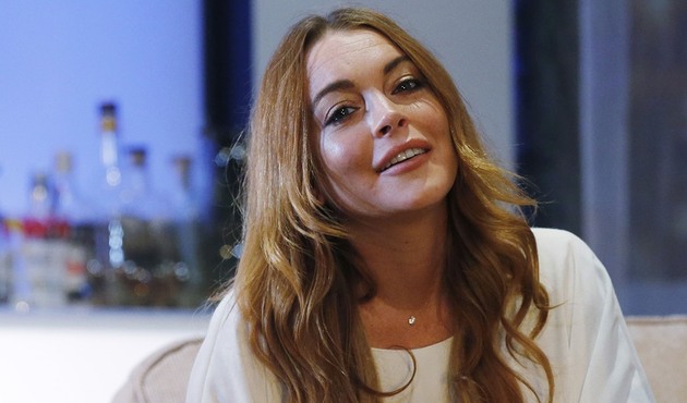 Lindsay Lohan Suriyeli kadınlar için modacılığa soyundu