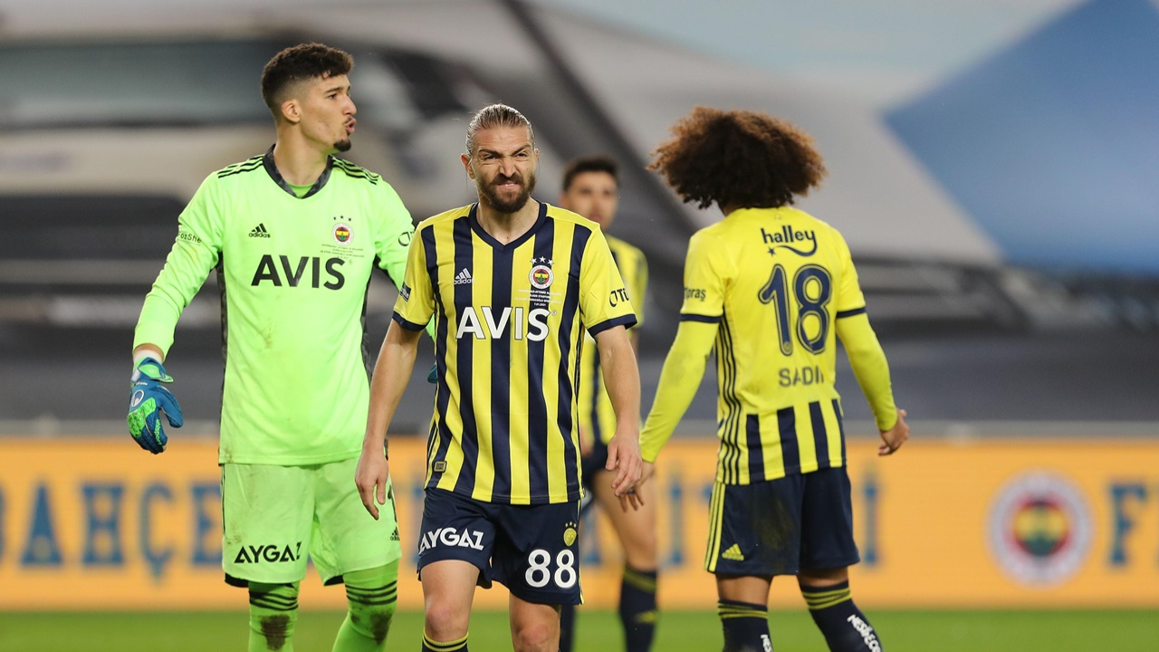 Fenerbahçe maçında çekilen ofsayt çizgisi Avrupa'da bile gündem oldu!