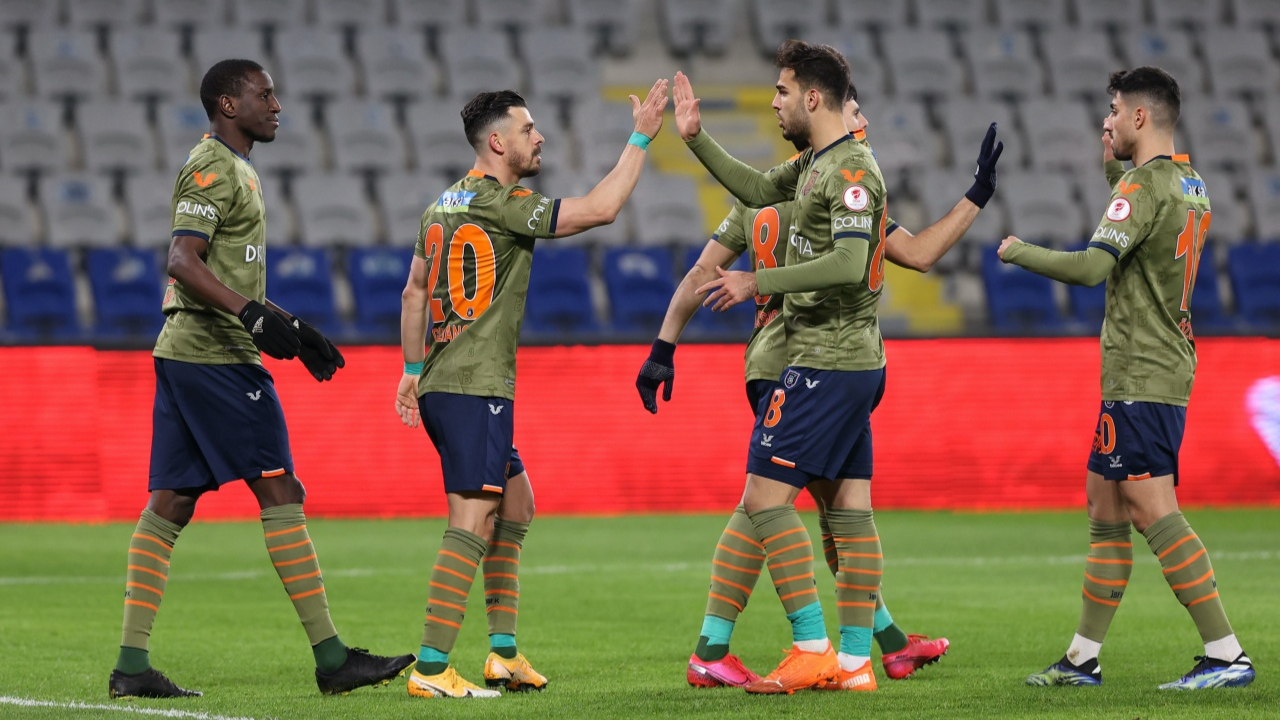 Medipol Başakşehir Tuzlaspor karşısında 5 golle turladı