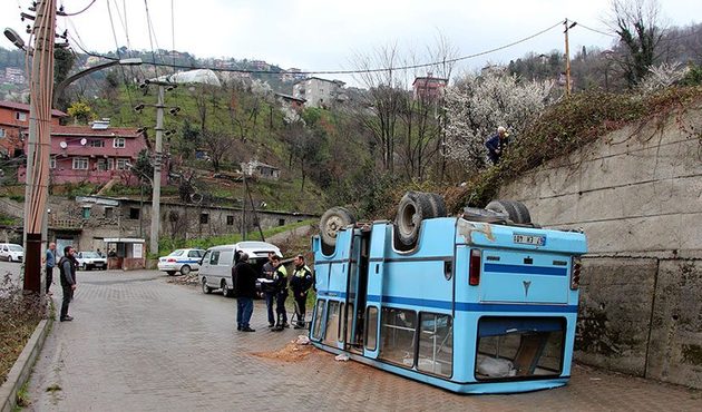 Minibüs taklaya geldi!