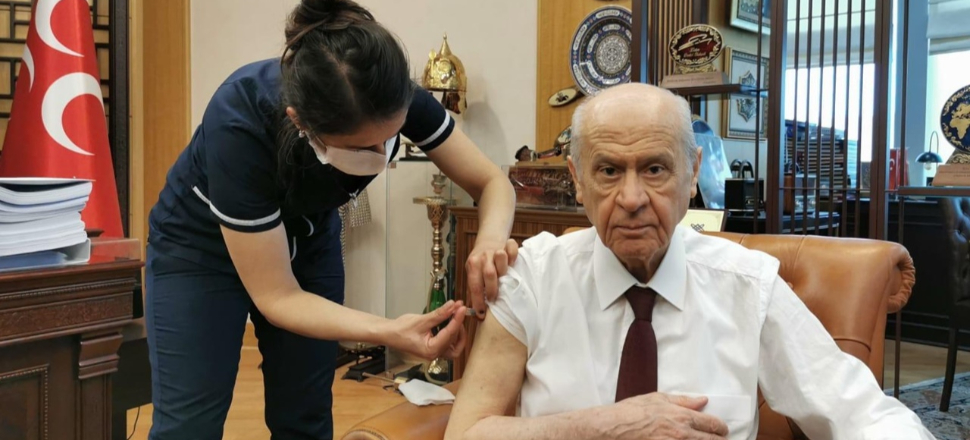 MHP lideri Bahçeli koronavirüs aşısı oldu