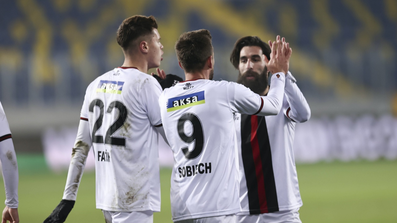 Fatih Karagümrük Gençlerbirliği deplasmanında 3 puanı 3 golle aldı