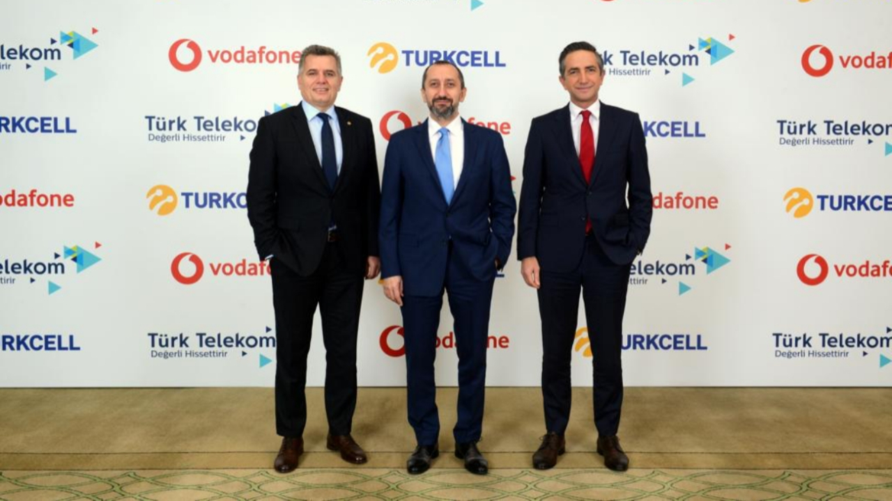 3 GSM operatöründen ortak 'mesajlaşma' kararı