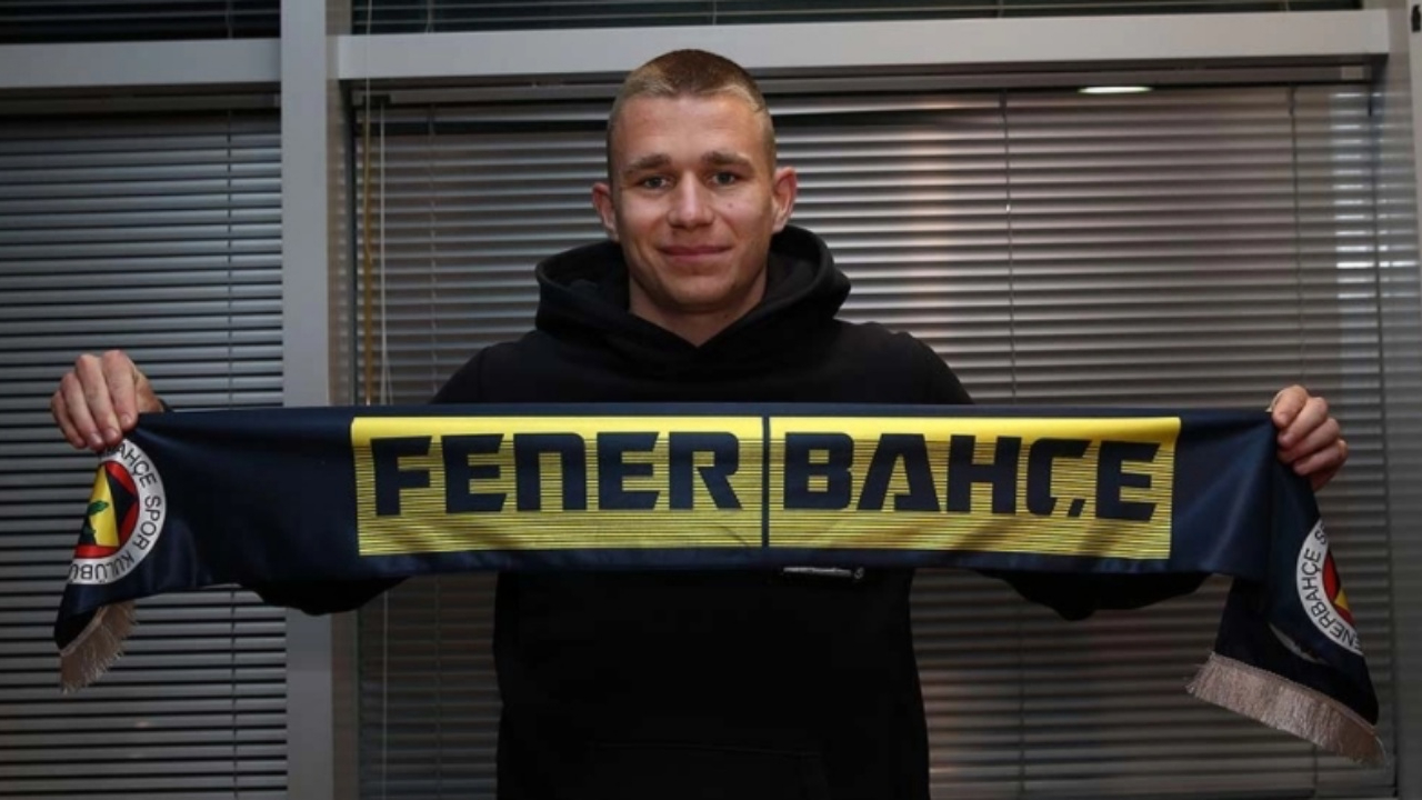 Fenerbahçe'nin yeni stoperi Attila Szalai İstanbul'a indi