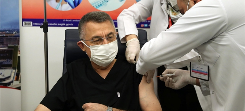 Fuat Oktay, koronavirüs aşısı oldu