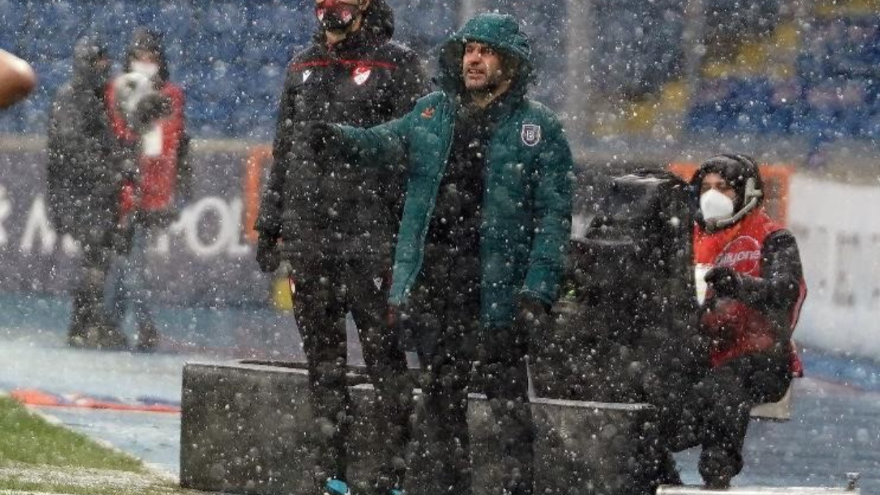 Okan Buruk'un VAR isyanı: Futbol temas oyunu, birbirlerine dokunacaklar!