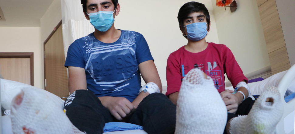 Elektrik akımına kapılan kuzenlerin ayak tabanları patladı
