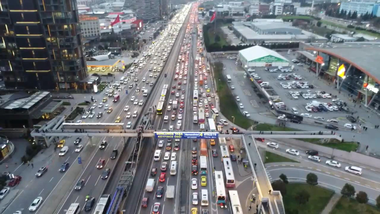 Kısıtlama öncesi İstanbul'da yoğun trafik