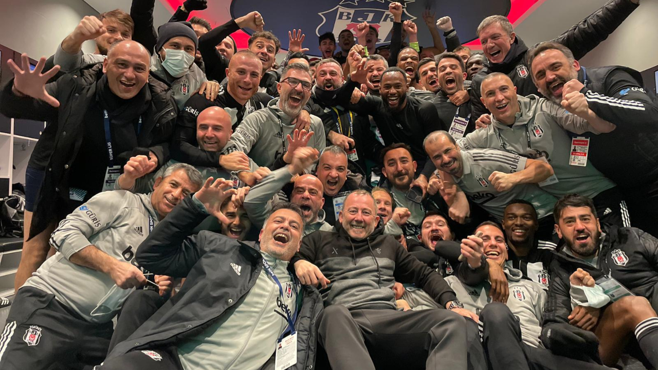 Beşiktaş soyunma odasında Sergen Yalçın tezahüratları