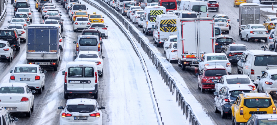 İstanbul'da harita kıpkırmızı, trafik durma noktasında