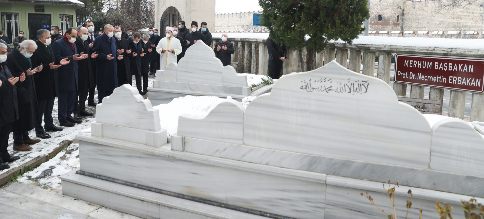 Cumhurbaşkanı Erdoğan'dan Necmettin Erbakan'a vefa...