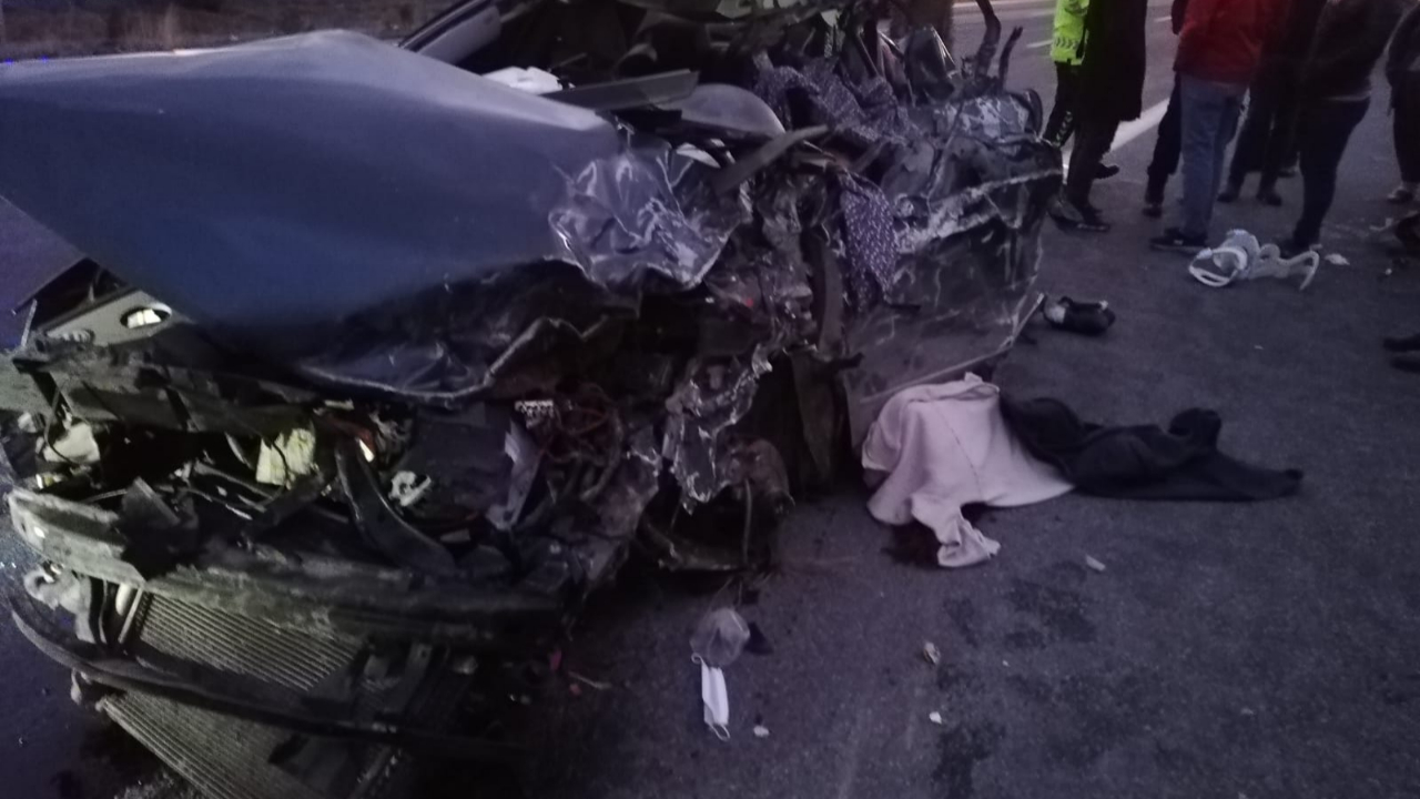 Pozantı Ankara yolunda feci kaza: 5 ölü