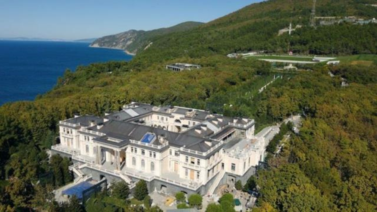 Putin'in devasa sarayının fotoğrafları ortaya çıktı