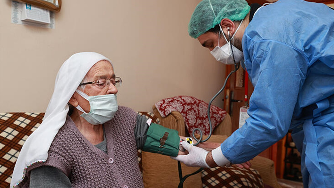 Evlerde aşılama başladı
