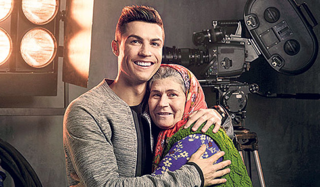 Ümmiye teyze çekti, Ronaldo oynadı