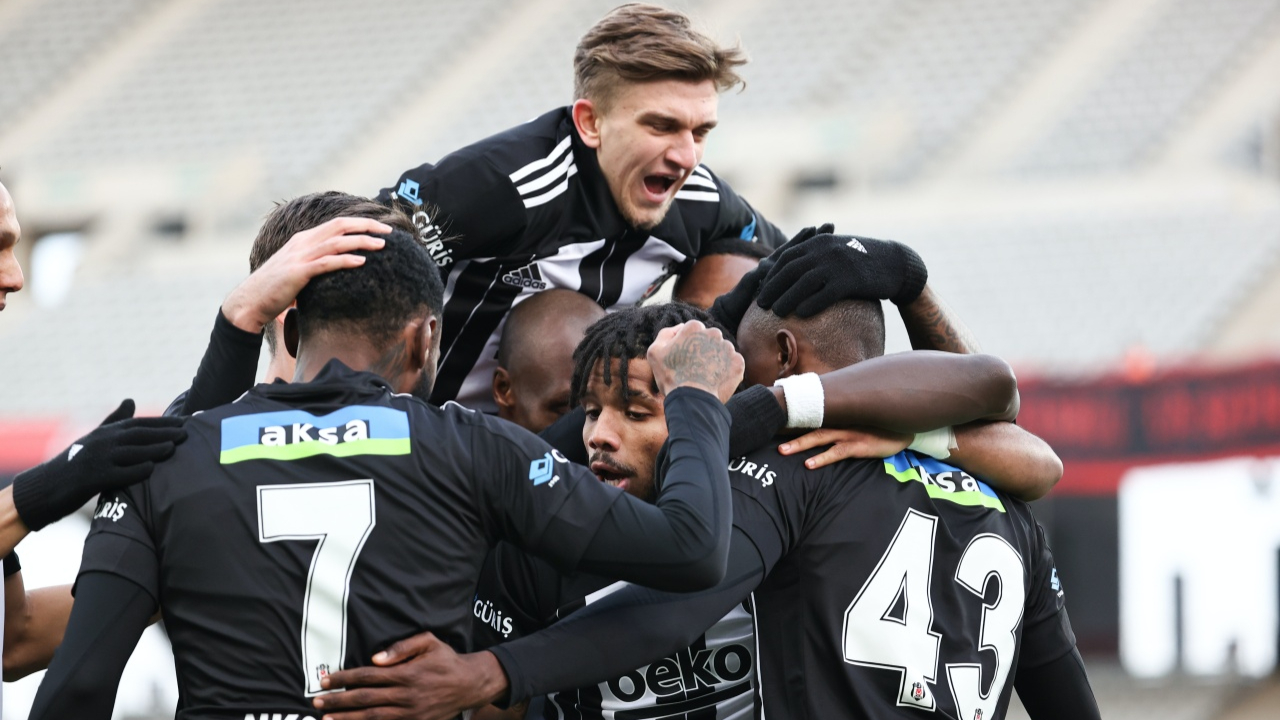 Lider Beşiktaş, Fatih Karagümrük'ü 4-1 mağlup etti