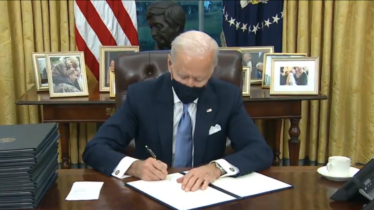 Biden'dan 17 kritik imza birden