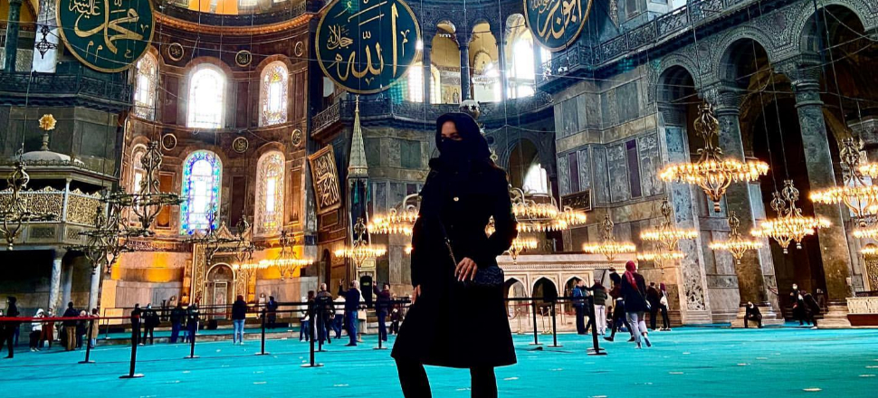 Ayasofya Camii'nde bir yetişkin film yıldızı!