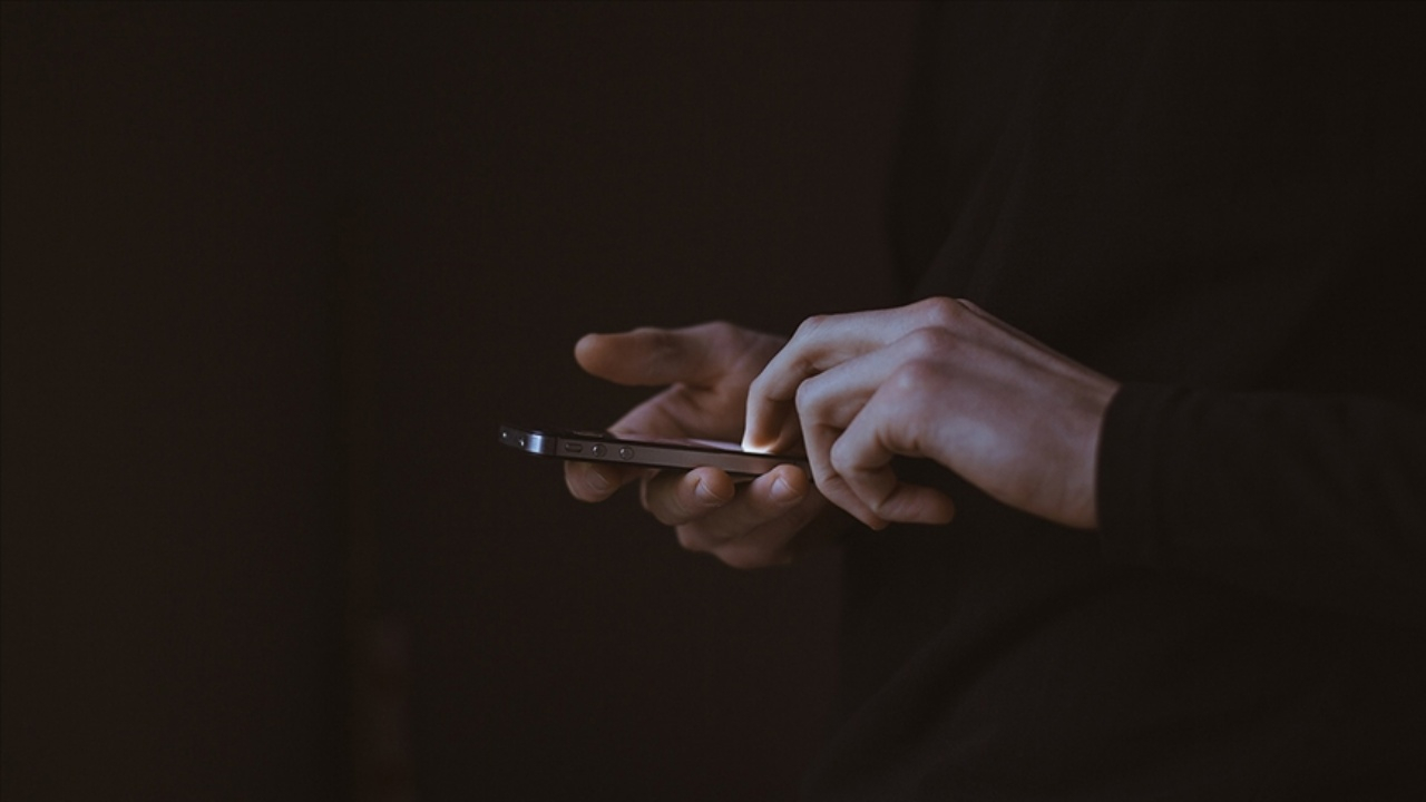 ABD istihbaratı akıllı telefonları izinsiz izledi