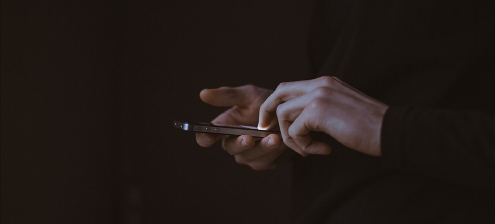 ABD istihbaratı akıllı telefonları izinsiz izledi