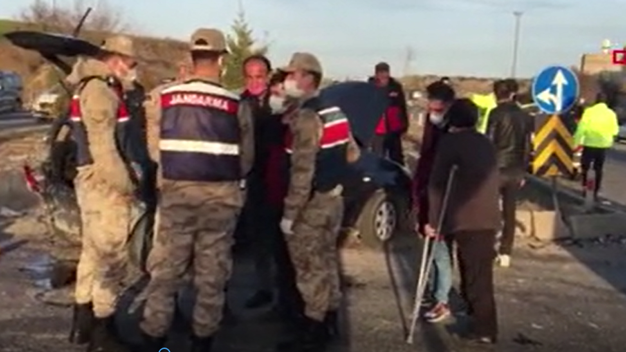 Kahta'da iki otomobil çarpıştı: 9 yaralı