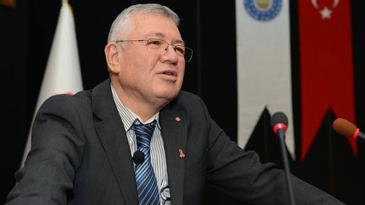 Prof. Kadir Güzin'i zorla otobüsten indirdiler