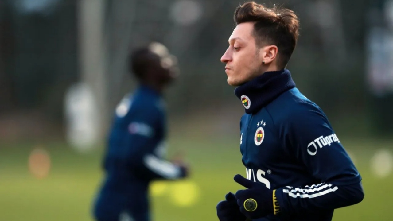 Fenerbahçe Mesut Özil transferinin detaylarını açıkladı