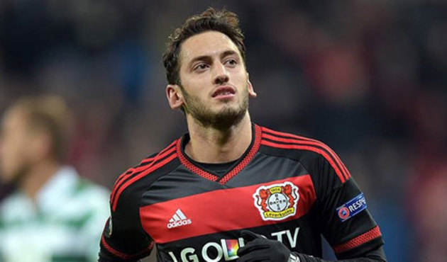 Hakan Çalhanoğlu rekor transferle Premier Lig'e gidiyor!