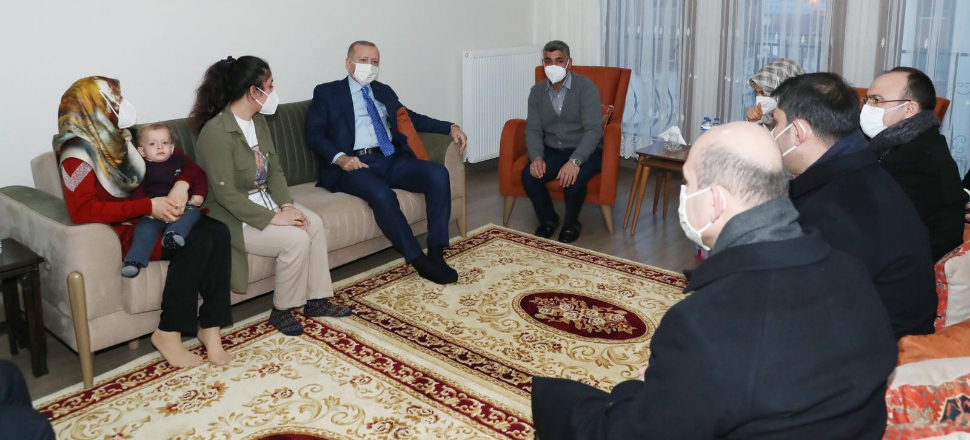 'Hasta kızımıza meyve soyup yedirdi'