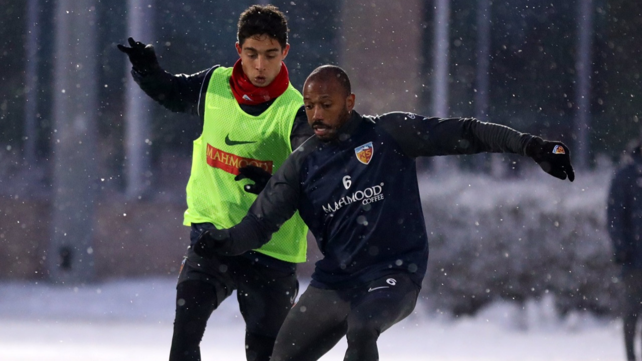 Kayserispor'da 3 futbolcu kadro dışı: Manuel Fernandes, Wilfried Kanga ve Harrison Manzala
