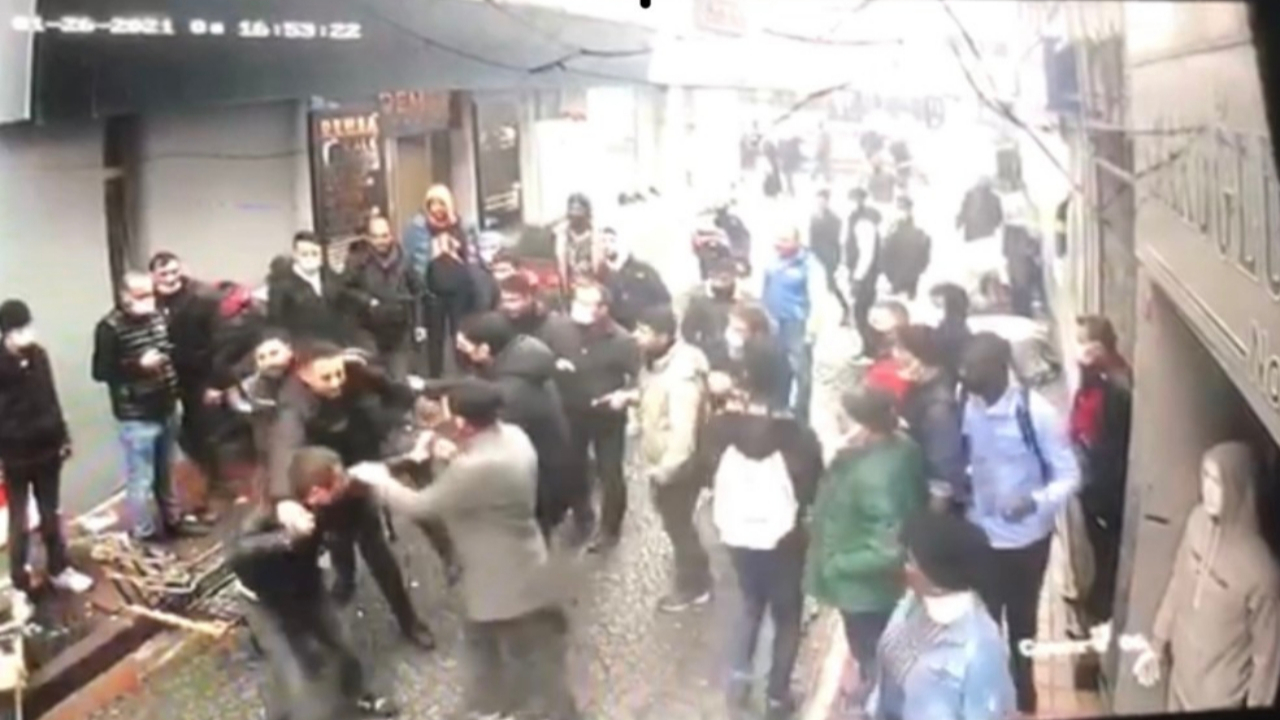 Hırsızlık zanlısına esnaftan meydan dayağı