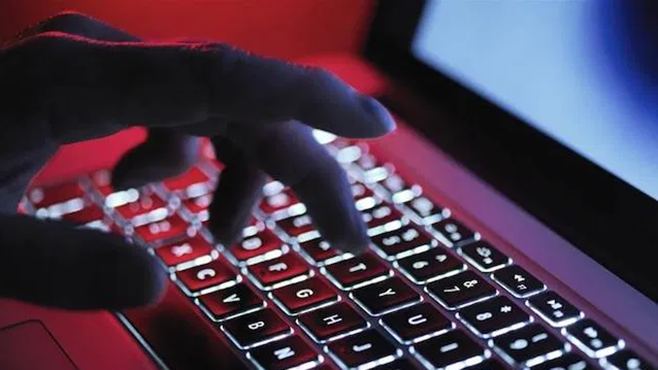 İnternet dolandırıcıları, 155 saatlik görüntü izlenerek yakalandı