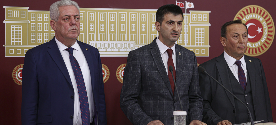 3 milletvekili CHP'den istifa etti