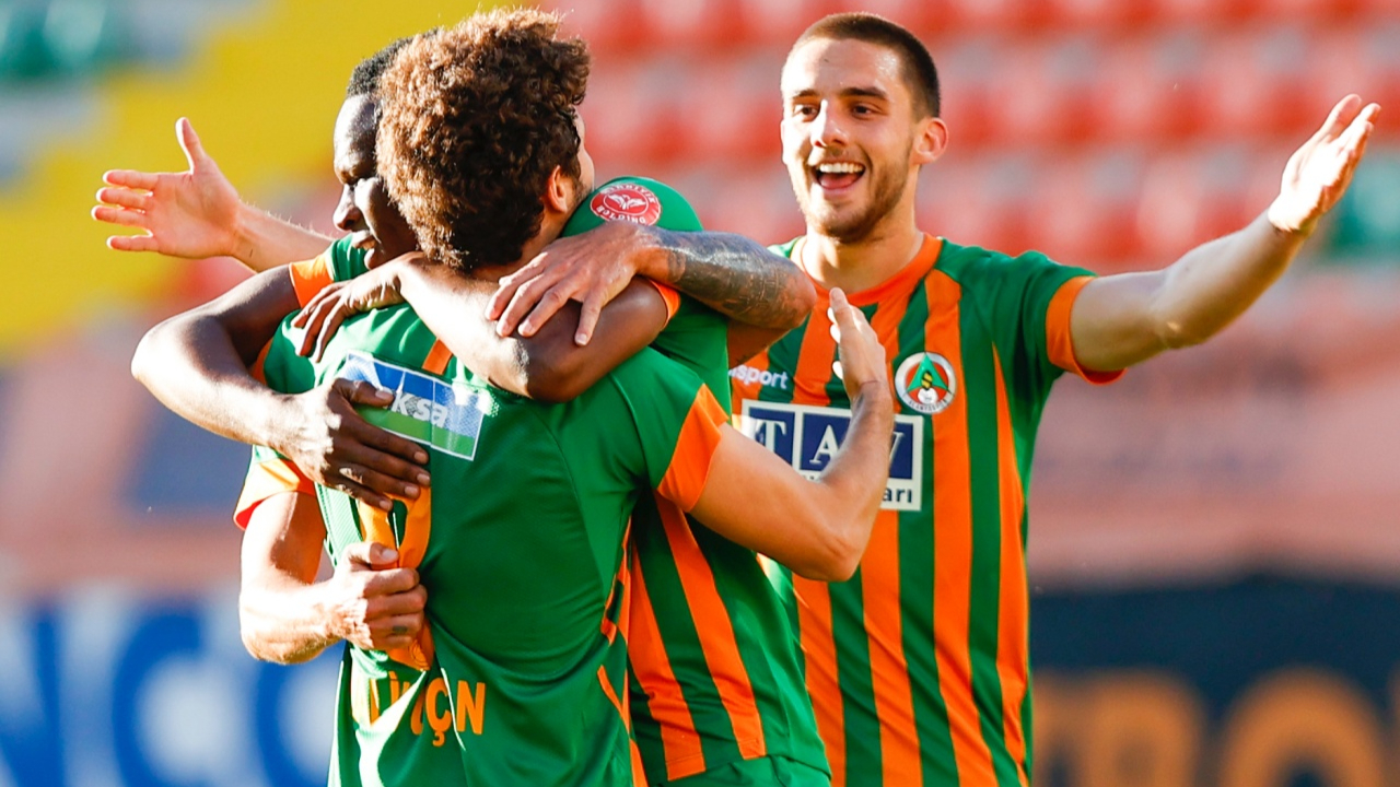 Aytemiz Alanyaspor 2 gün süren maçta Sivasspor'u 3-1'le geçti