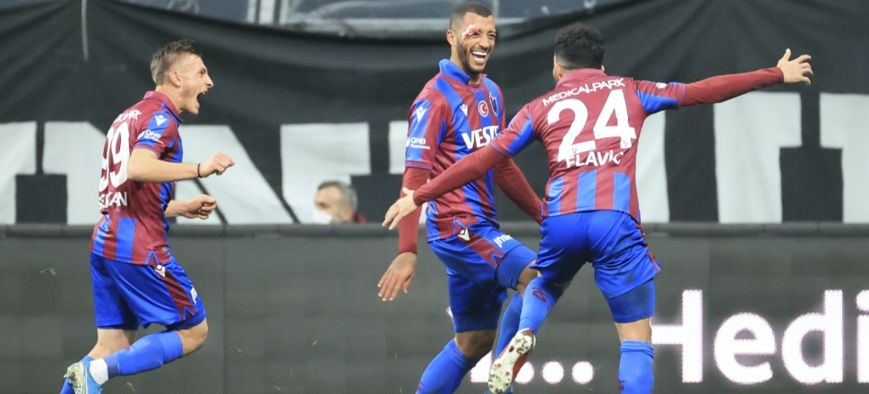 Trabzonspor'dan Beşiktaş derbisinde müthiş geri dönüş: 1-2