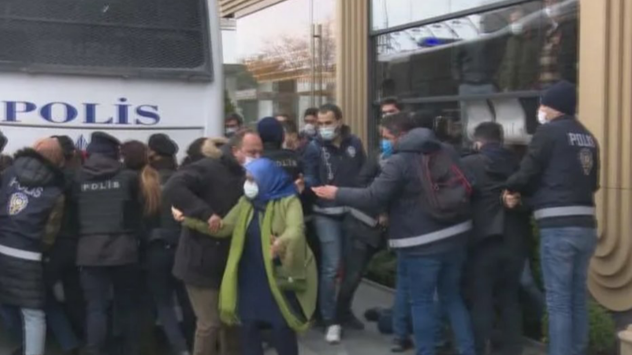 HDP'lilerden Boğaziçi Üniversitesi'nde provokasyon
