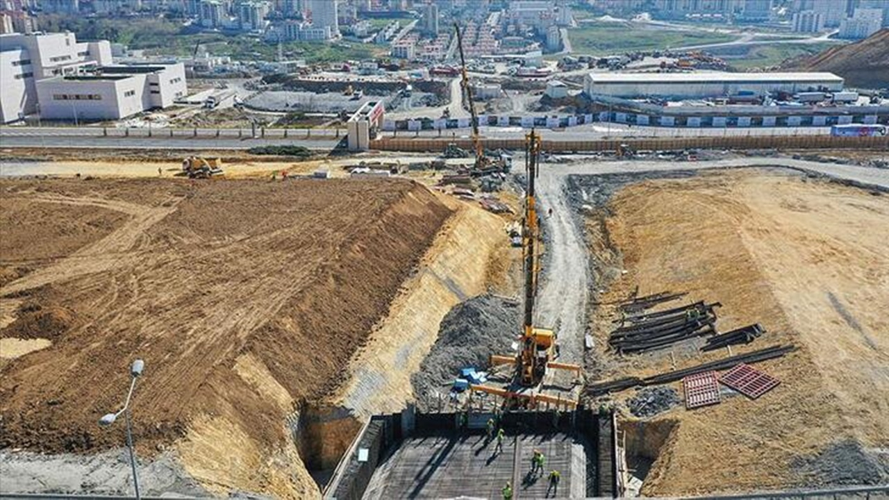 Bakan Karaismailoğlu'ndan metro müjdesi