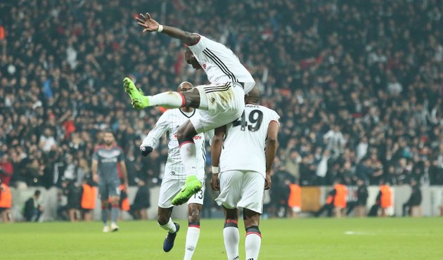Aboubakar yürekleri ağza getirdi, Babel hediyeyi verdi