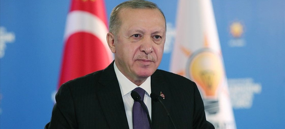 Erdoğan: Biz parti olarak gaf ebesi başkandan memnunuz