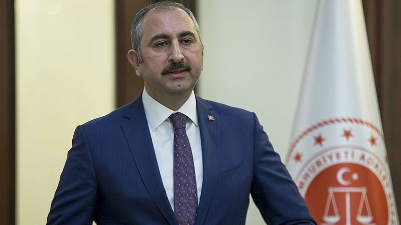 Bakan Gül'den yeni anayasa paylaşımı